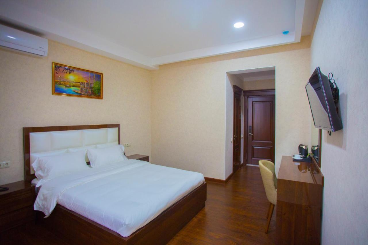 Hotel Ayni ดูแชนเบอ ภายนอก รูปภาพ