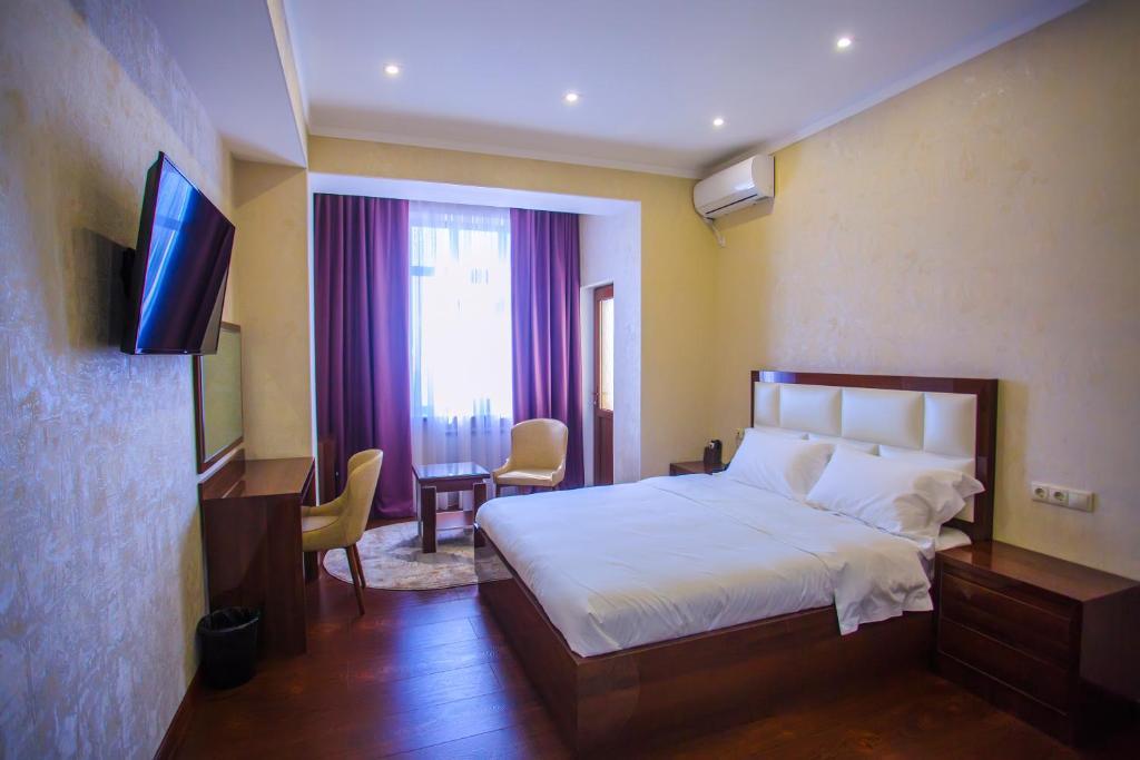 Hotel Ayni ดูแชนเบอ ภายนอก รูปภาพ