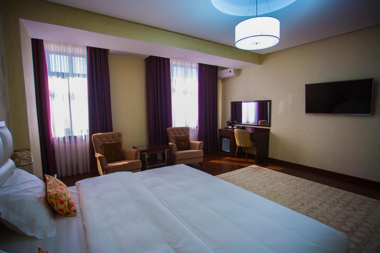Hotel Ayni ดูแชนเบอ ภายนอก รูปภาพ