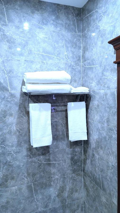 Hotel Ayni ดูแชนเบอ ภายนอก รูปภาพ