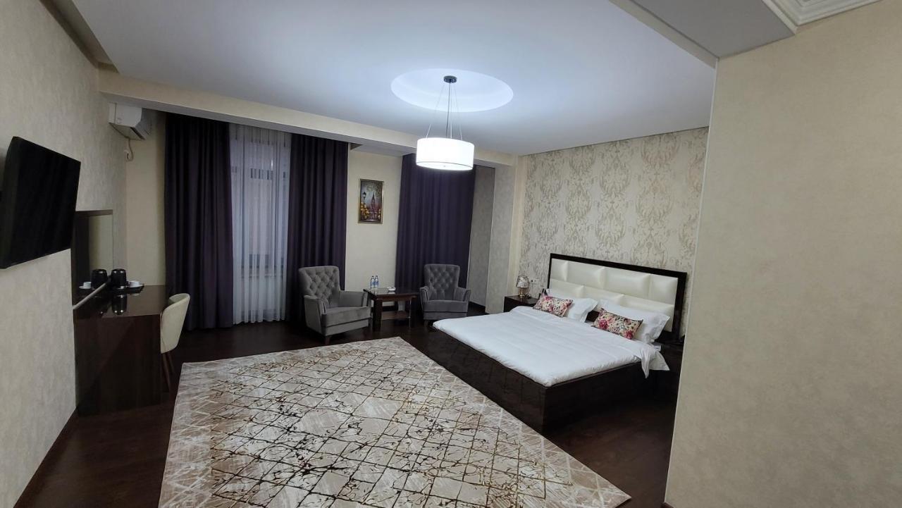 Hotel Ayni ดูแชนเบอ ภายนอก รูปภาพ