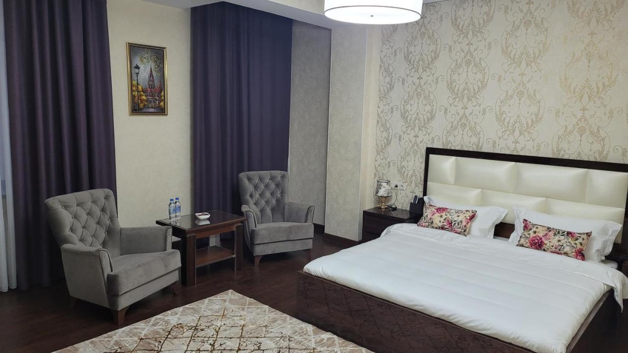 Hotel Ayni ดูแชนเบอ ภายนอก รูปภาพ