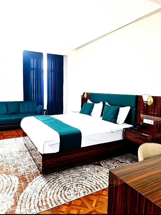 Hotel Ayni ดูแชนเบอ ภายนอก รูปภาพ