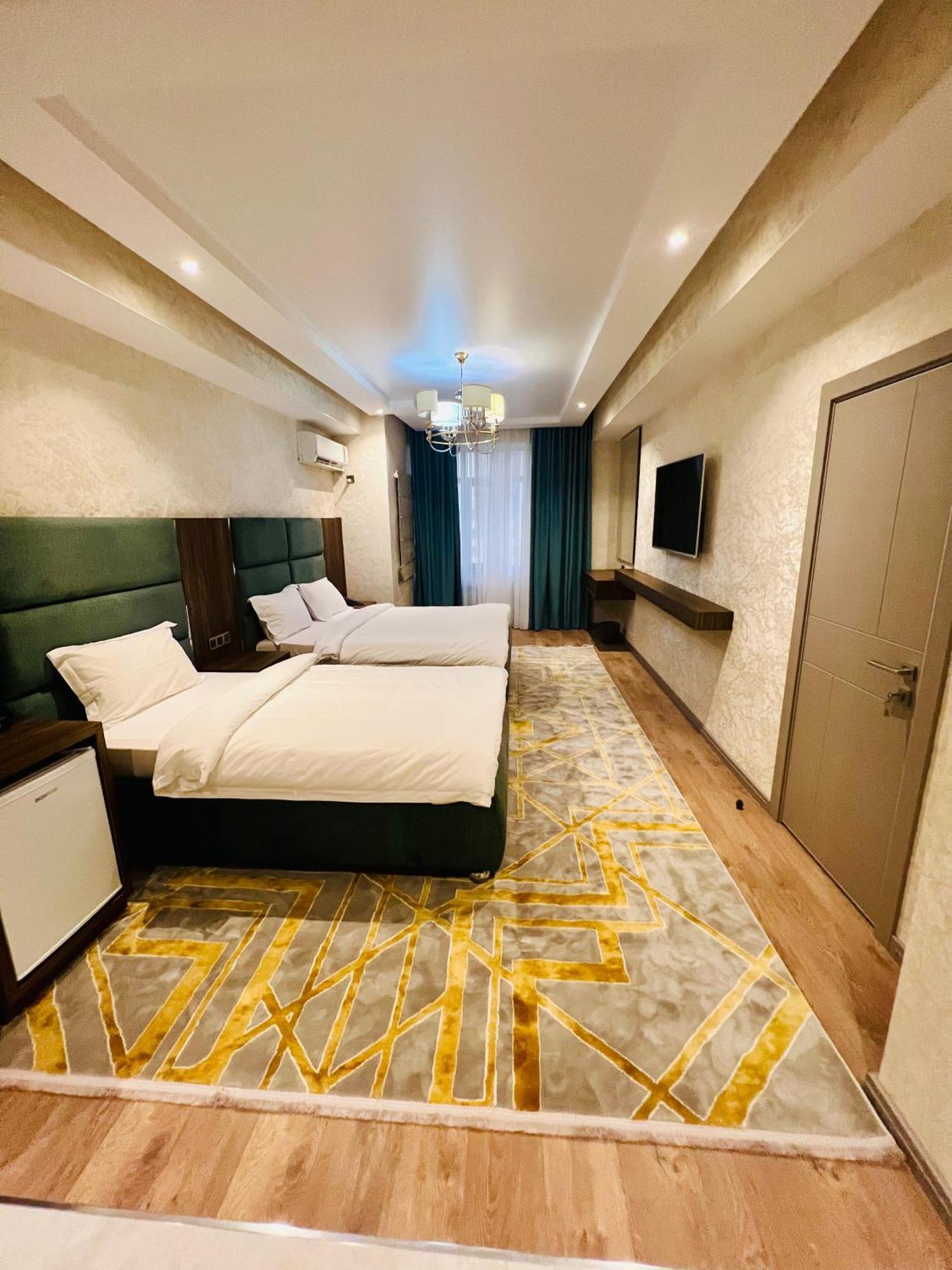 Hotel Ayni ดูแชนเบอ ภายนอก รูปภาพ
